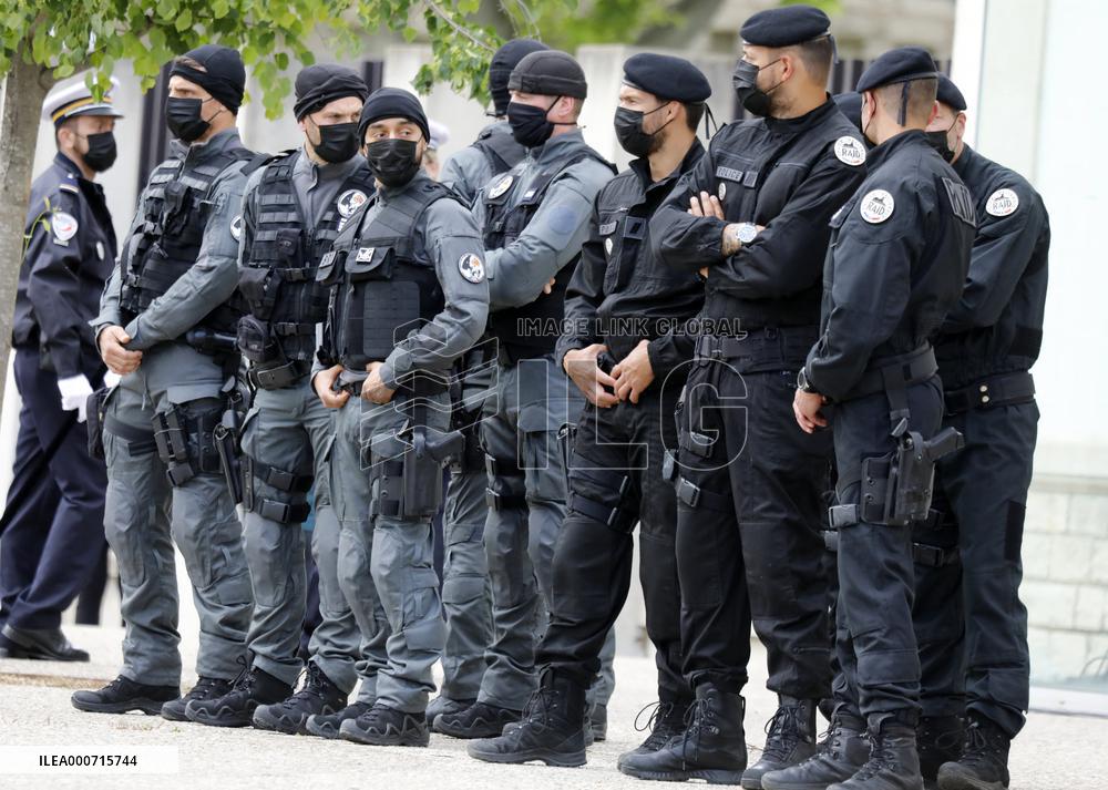 Tribute to police officer killed in Avignon - South of France