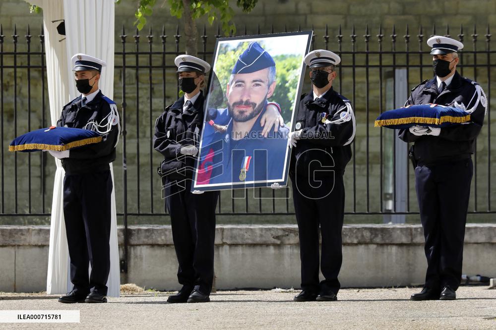 Tribute to police officer killed in Avignon - South of France