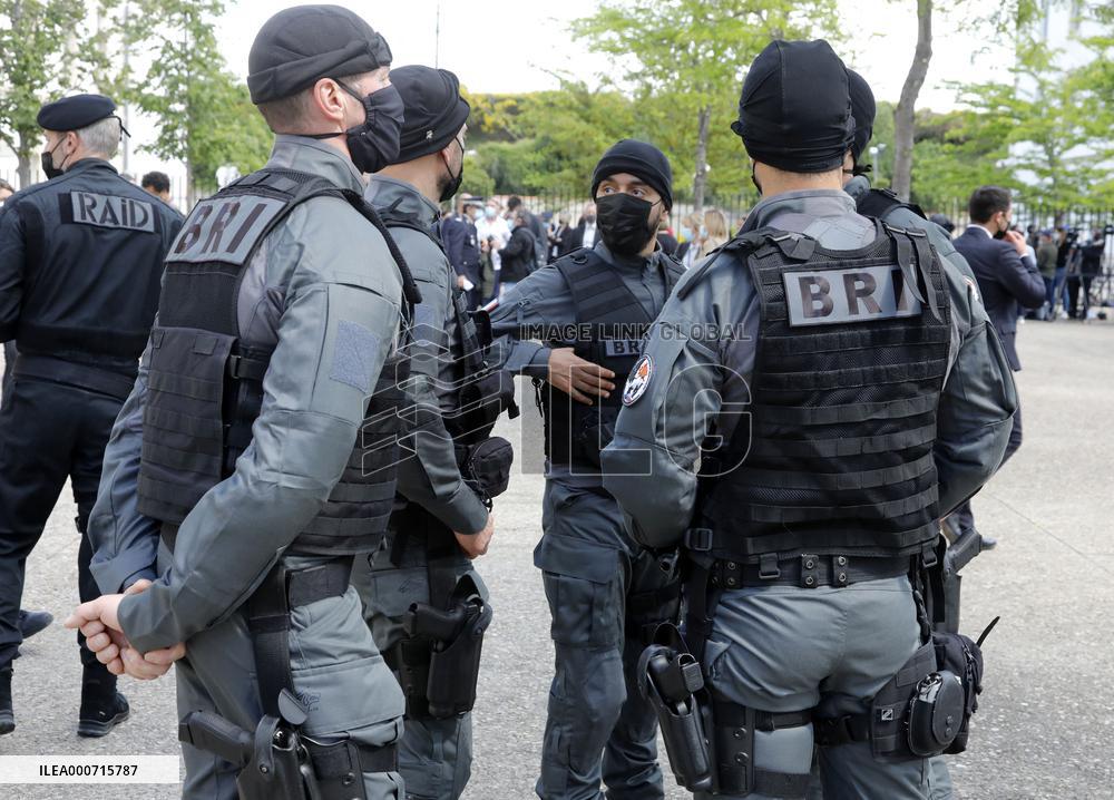 Tribute to police officer killed in Avignon - South of France