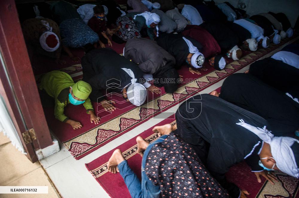 Naqsyabandiyah Performs Eid Mubarak 1442 Hijriah - Indonesia