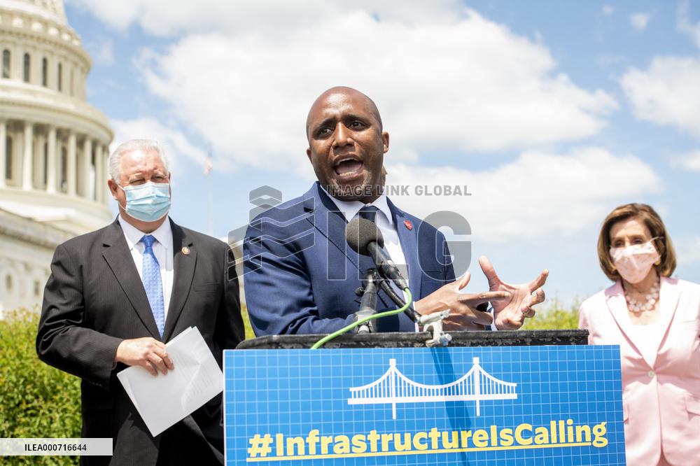 Democrats Speak On infrastructure - Washington