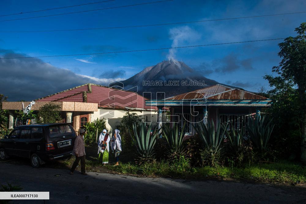 Kuta Tengah Village At The Sinabung Volcano Feet