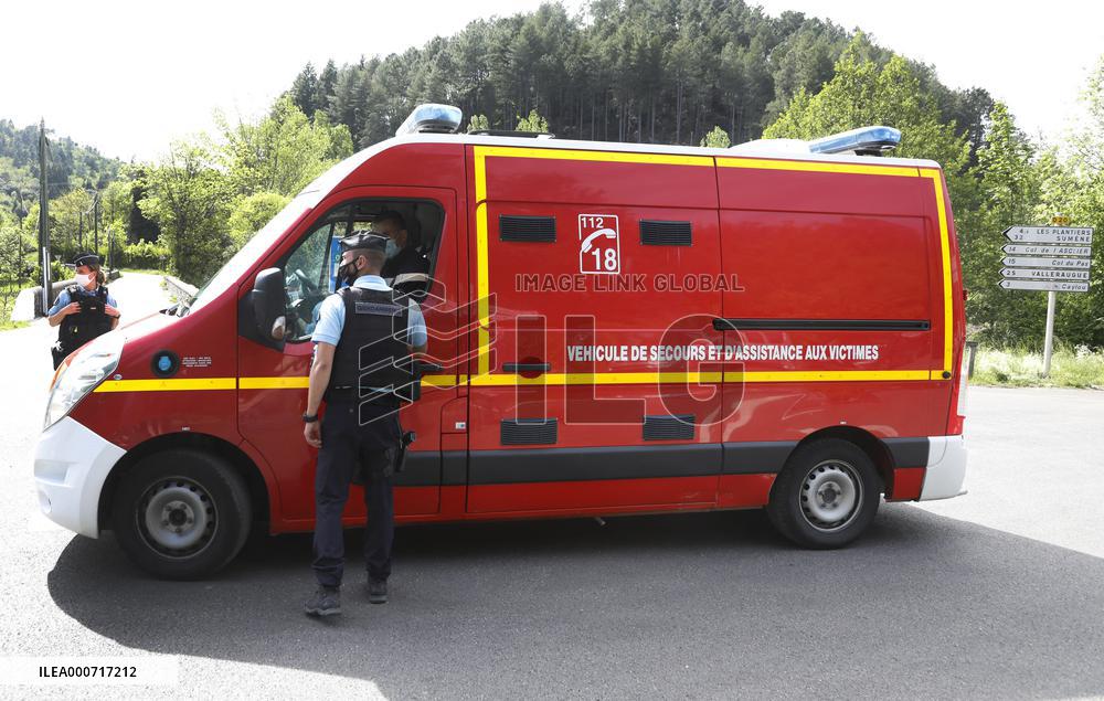 Killer Who Shot Dead Two Colleagues On The Run - Cevennes