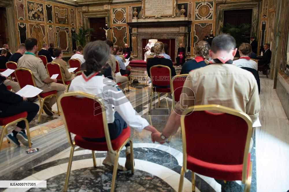 Pope Francis Meets Scouts Unitaires de France - Vativan