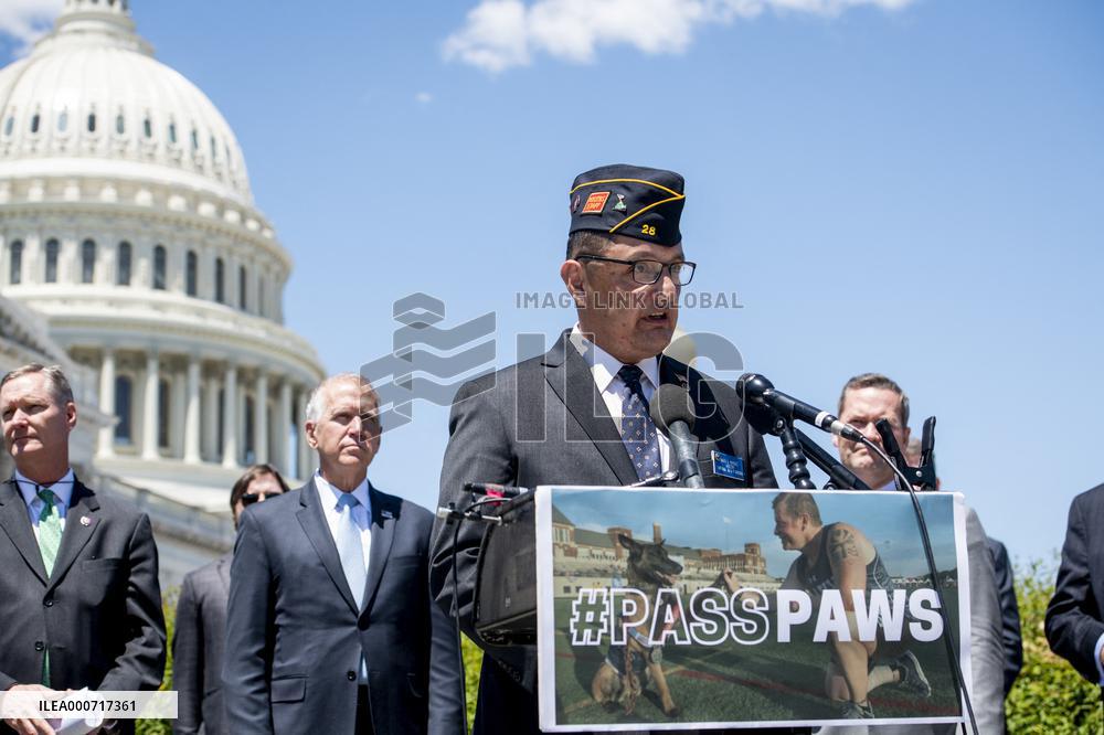 Puppies Assisting Wounded Service Members Press Conf - Washington