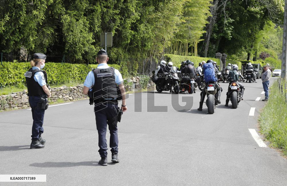 Killer Who Shot Dead Two Colleagues On The Run - Cevennes