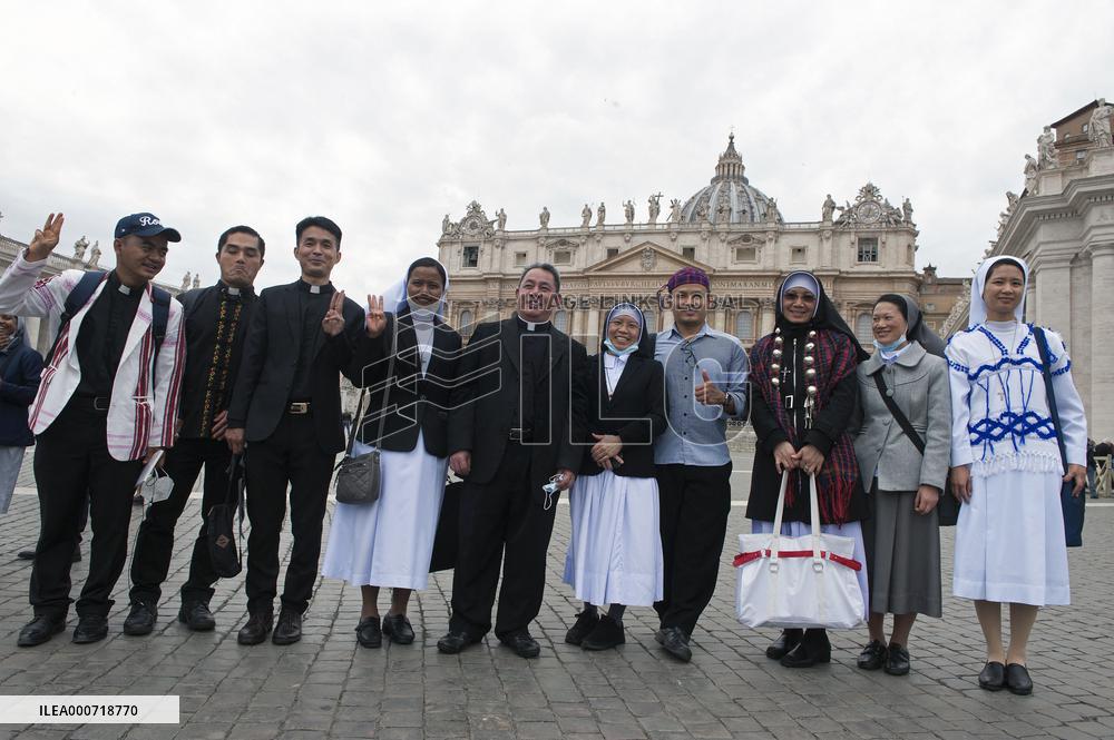 Pope Francis During His Weekly Angelus Prayer - Vatican