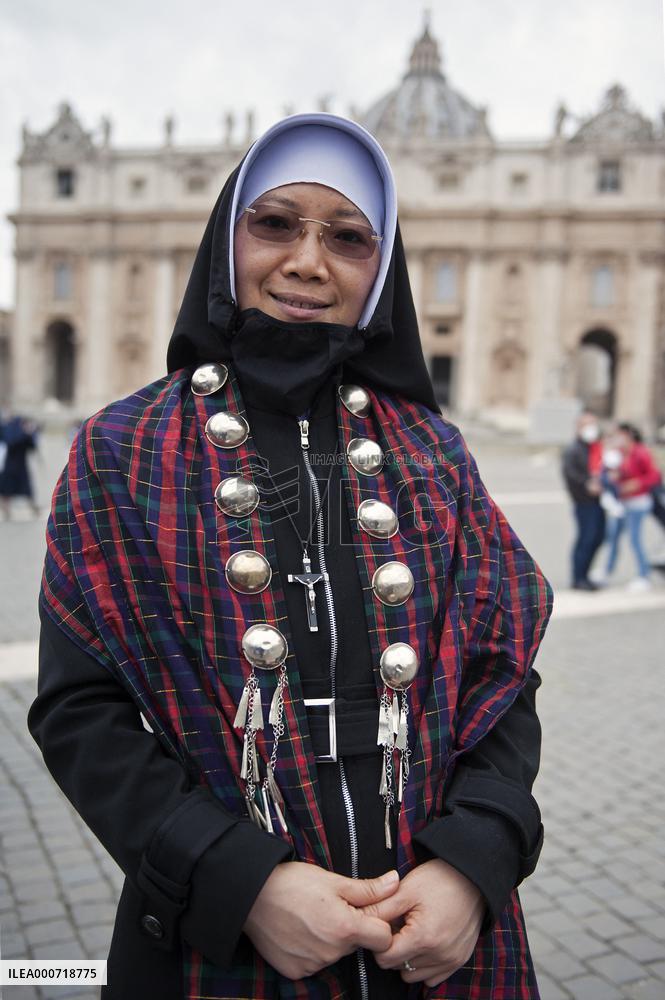 Pope Francis During His Weekly Angelus Prayer - Vatican