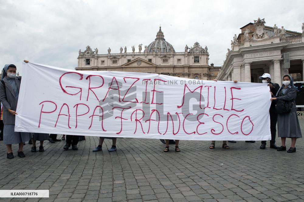 Pope Francis During His Weekly Angelus Prayer - Vatican