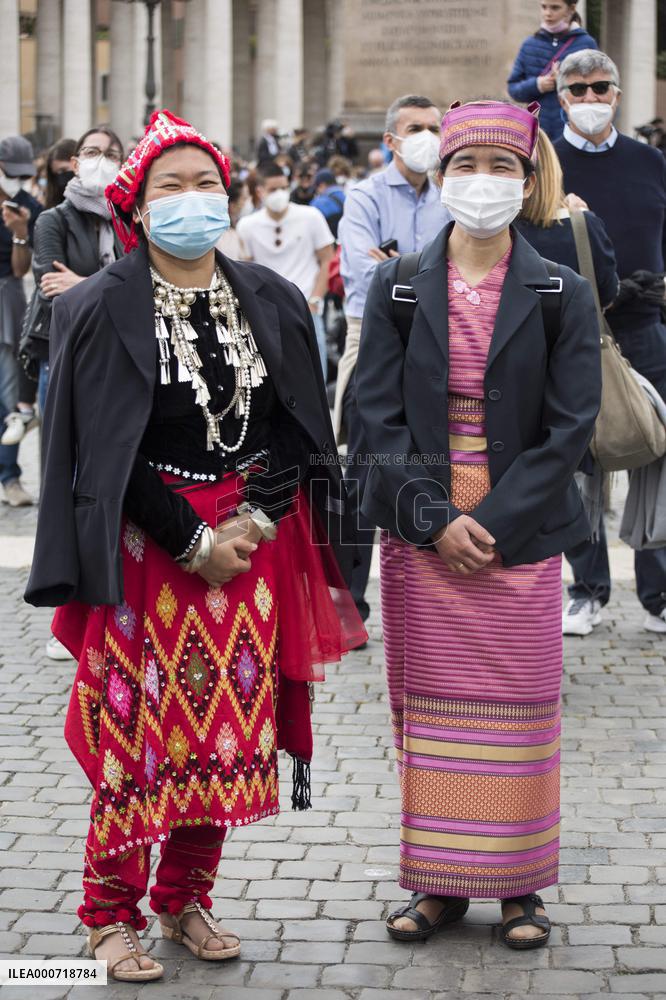 Pope Francis During His Weekly Angelus Prayer - Vatican