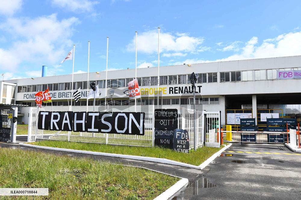 Employees Bock The Fonderie De Bretagne - Caudan