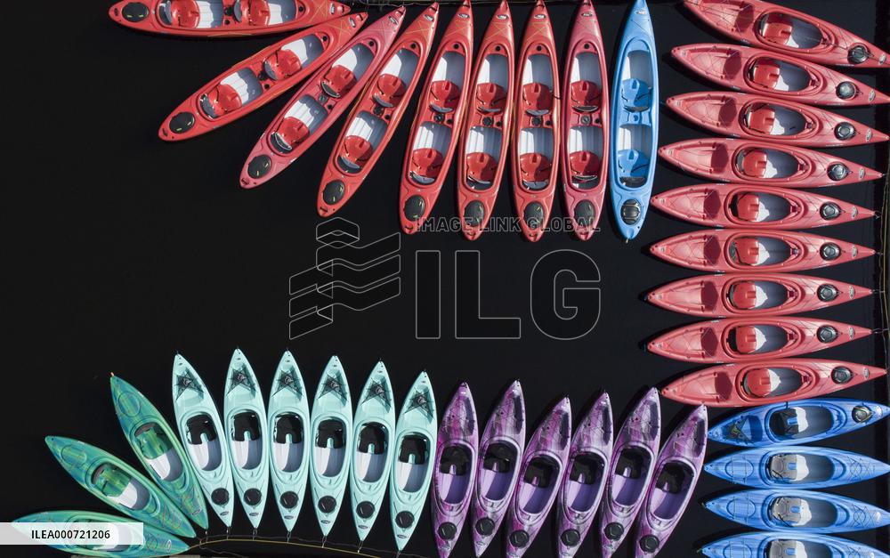 Kayaks Rental Closed Due To Covid Restrictions - Ottawa