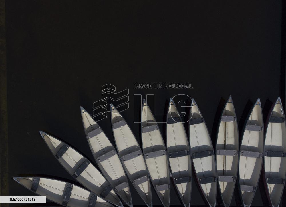 Kayaks Rental Closed Due To Covid Restrictions - Ottawa