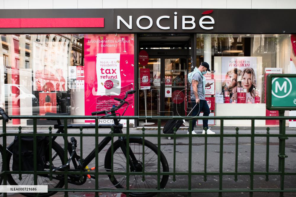 Reopening Of All Shops - Paris