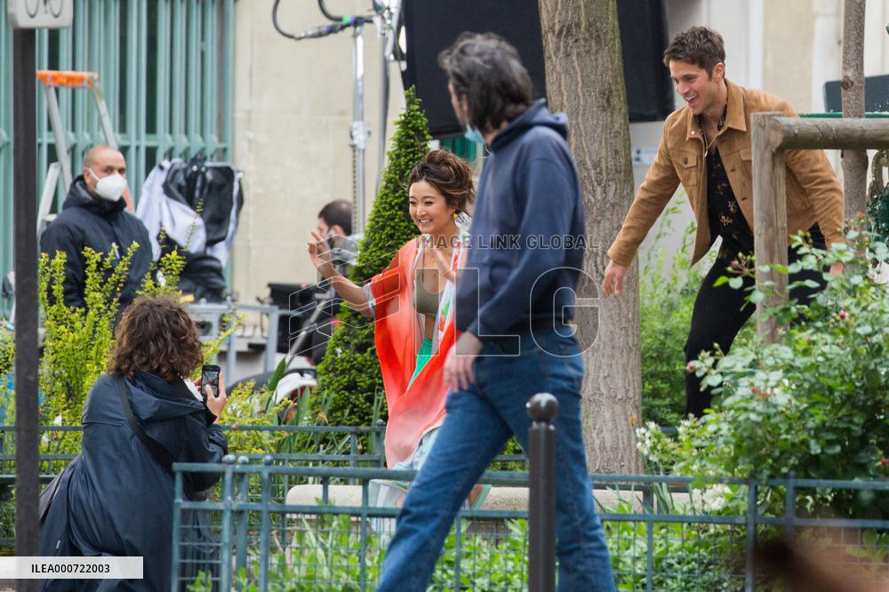 'Emily in Paris' Season 2 Film Set In Paris NB