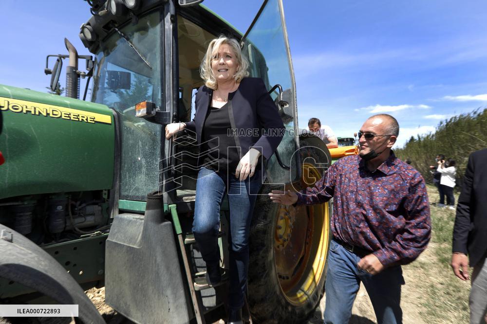 Marine Le Pen Campaigns - Nimes