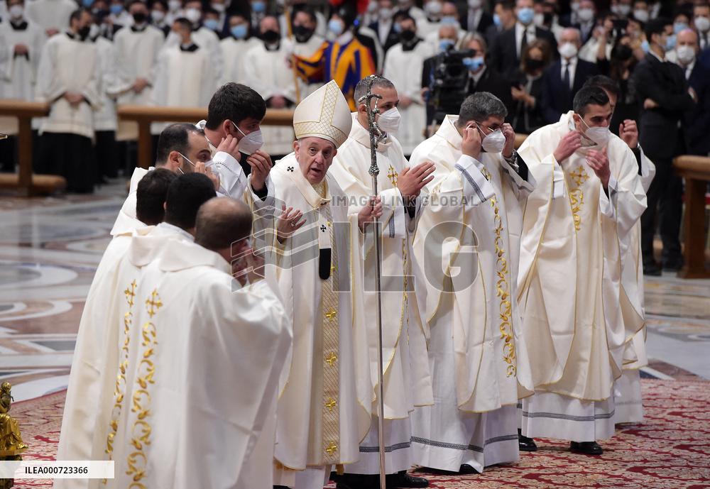 Pope Francis ordains 9 new priests - Vatican