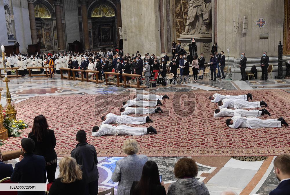 Pope Francis ordains 9 new priests - Vatican