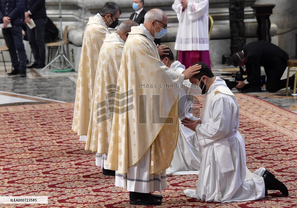 Pope Francis ordains 9 new priests - Vatican