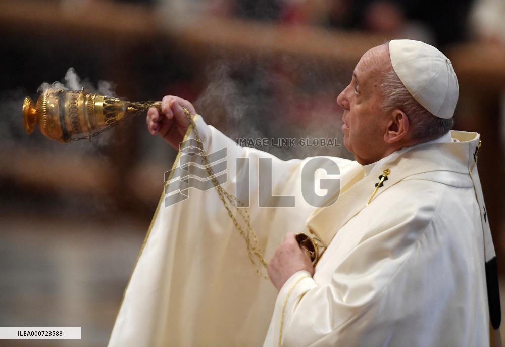 Pope Francis ordains 9 new priests - Vatican