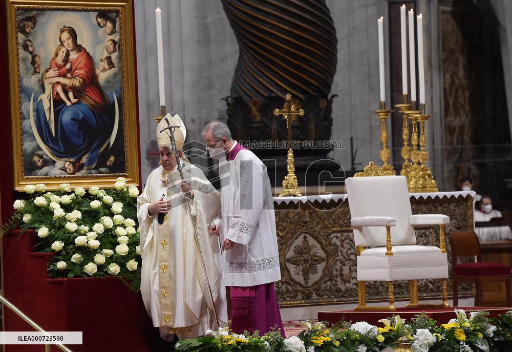 Pope Francis ordains 9 new priests - Vatican