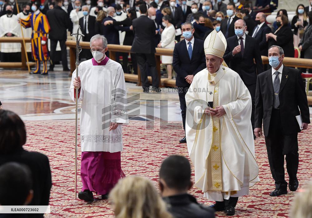 Pope Francis ordains 9 new priests - Vatican
