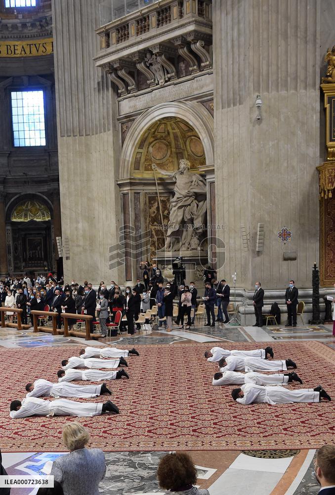Pope Francis ordains 9 new priests - Vatican