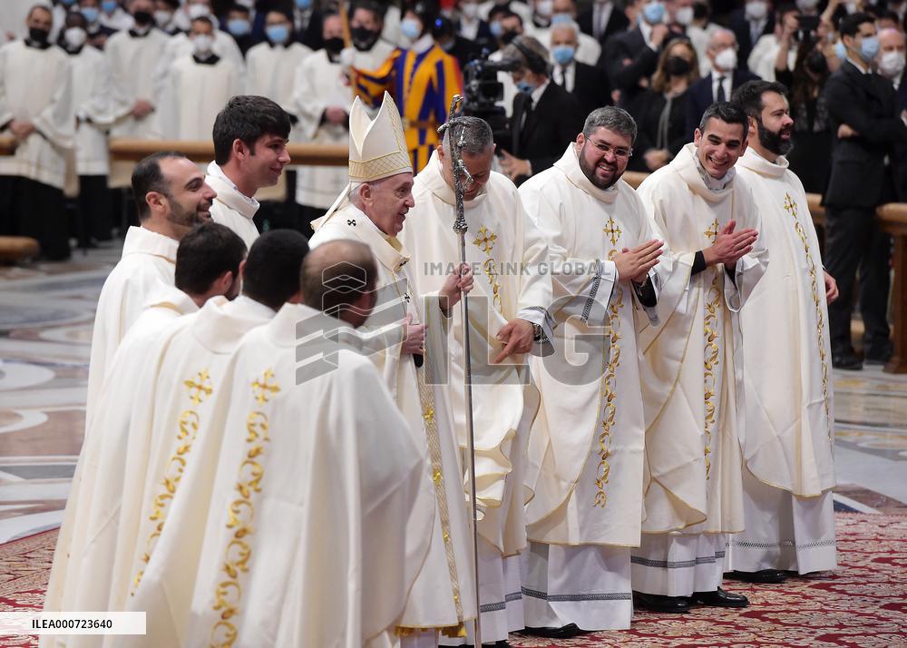 Pope Francis ordains 9 new priests - Vatican