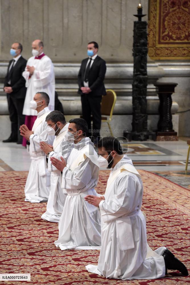 Pope Francis ordains 9 new priests - Vatican
