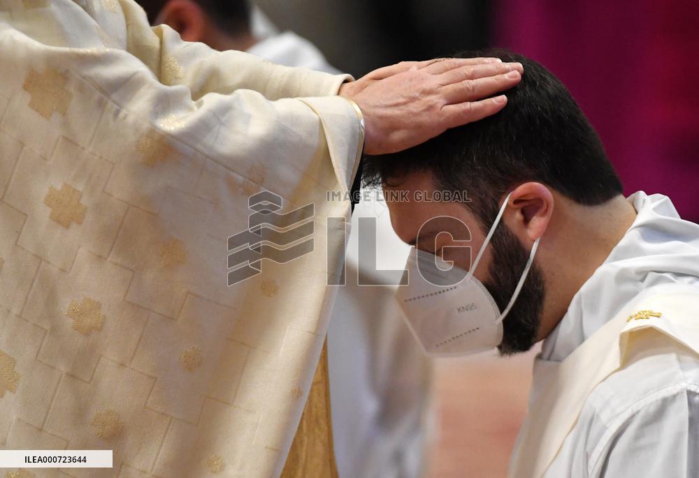 Pope Francis ordains 9 new priests - Vatican
