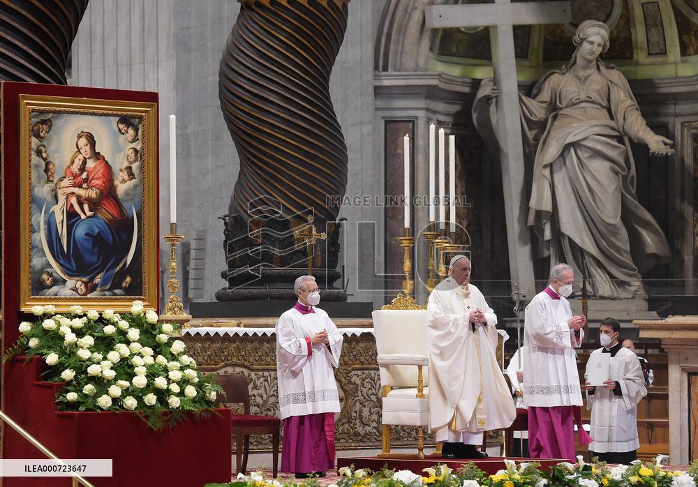 Pope Francis ordains 9 new priests - Vatican