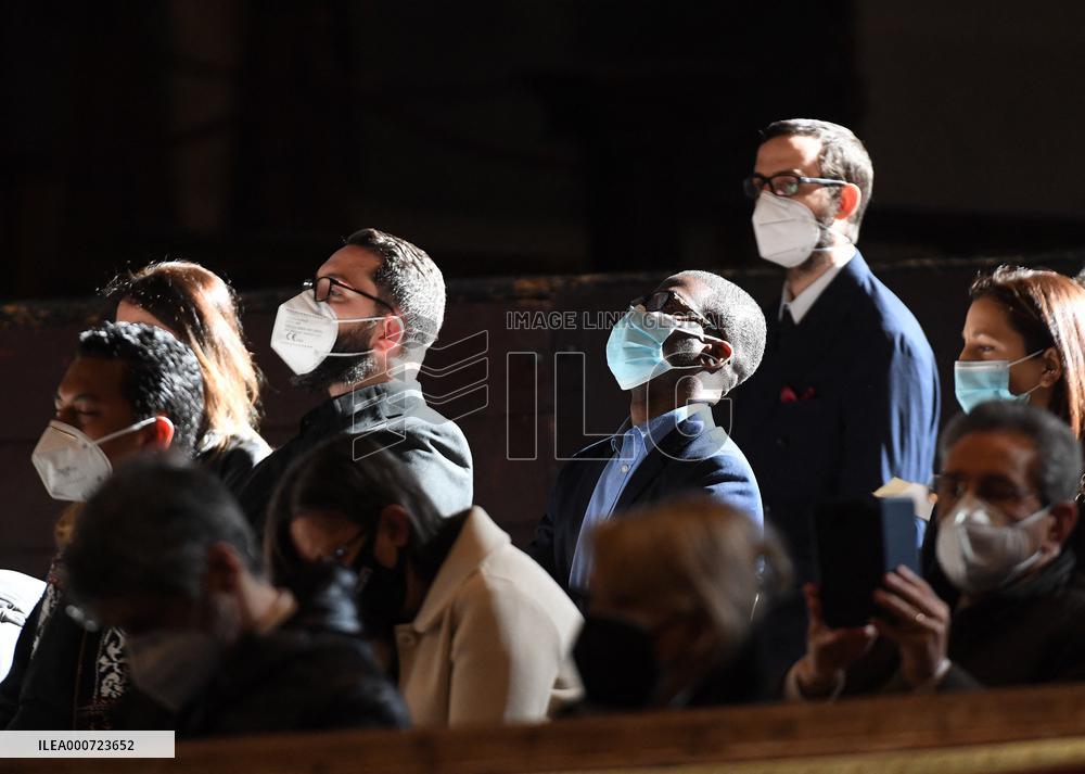 Pope Francis ordains 9 new priests - Vatican