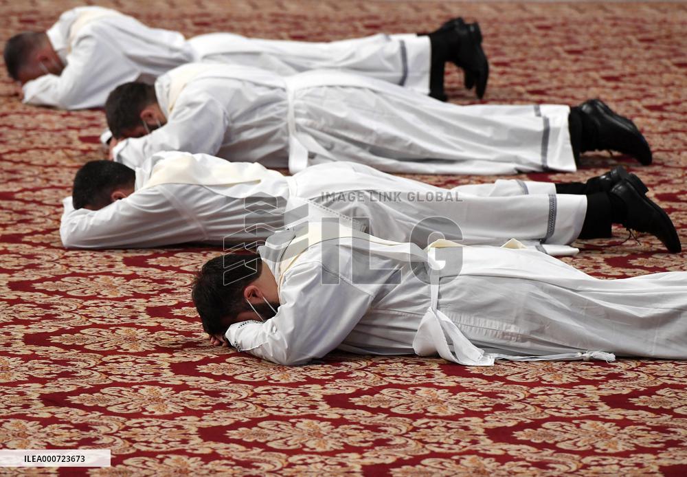 Pope Francis ordains 9 new priests - Vatican