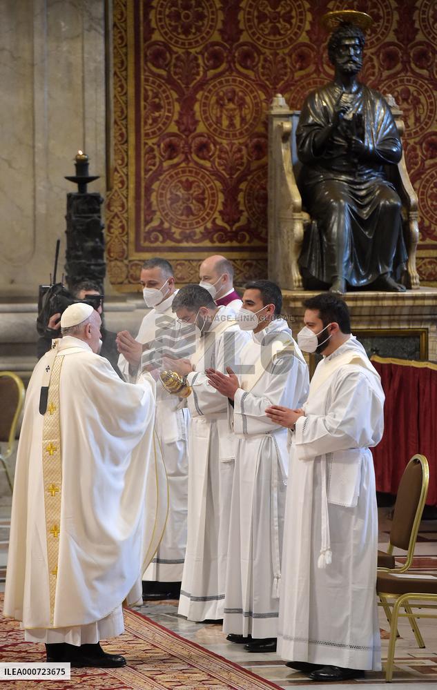 Pope Francis ordains 9 new priests - Vatican