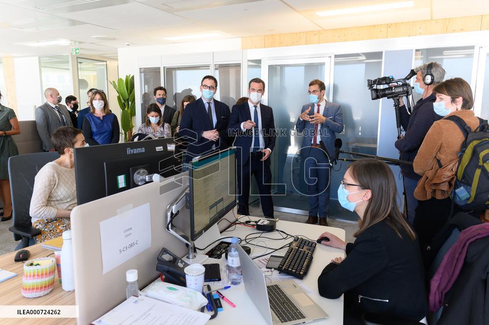 Olivier Veran visiting the crisis unit of the Regional health agency - saint Denis