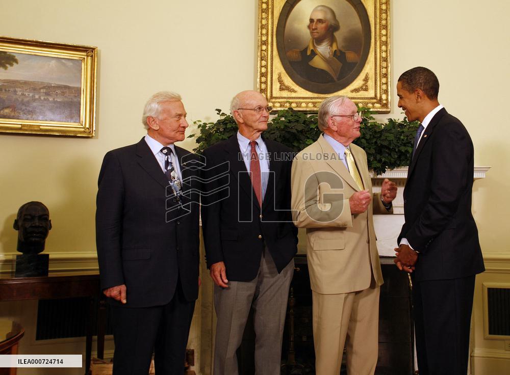 Apollo 11 Astronaut Michael Collins Dead At 90