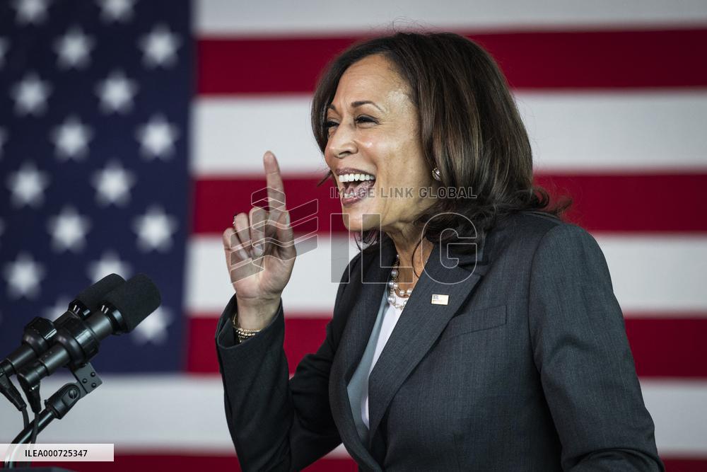 VP Harris visits vaccination site in Baltimore