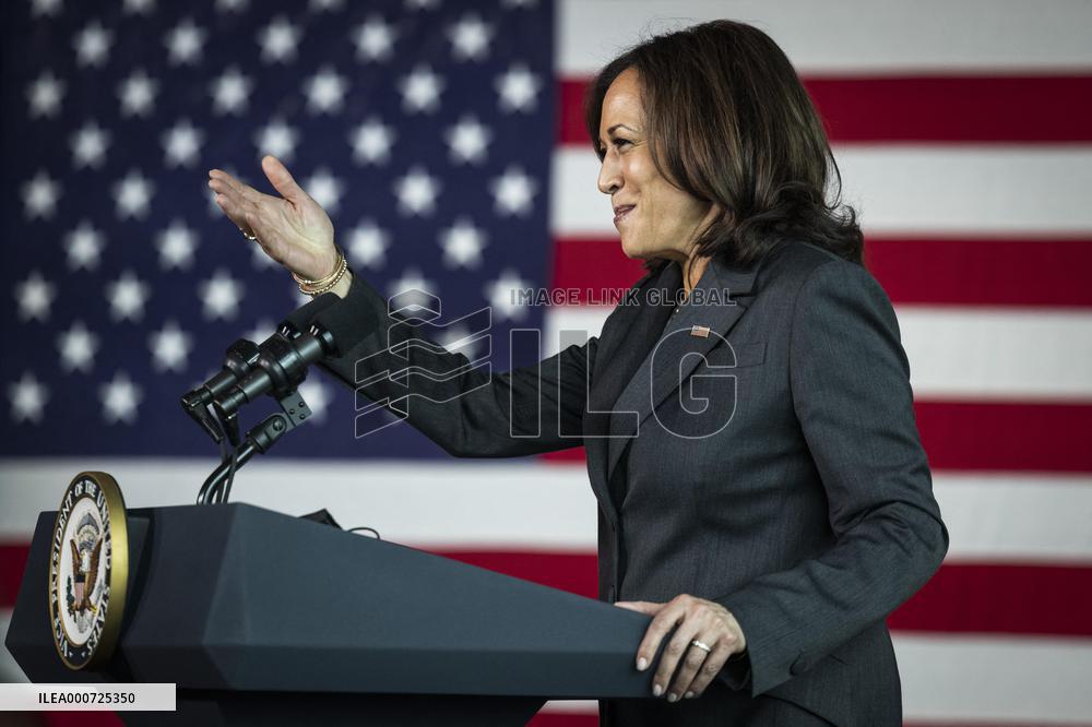 VP Harris visits vaccination site in Baltimore
