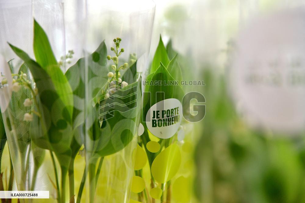 Florists Prepare To Sell Lily Of The Valley - Paris