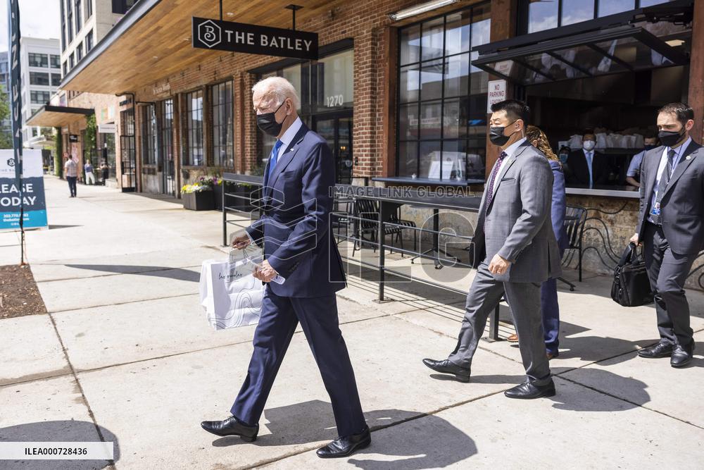 Biden visits restaurant in Washington, DC
