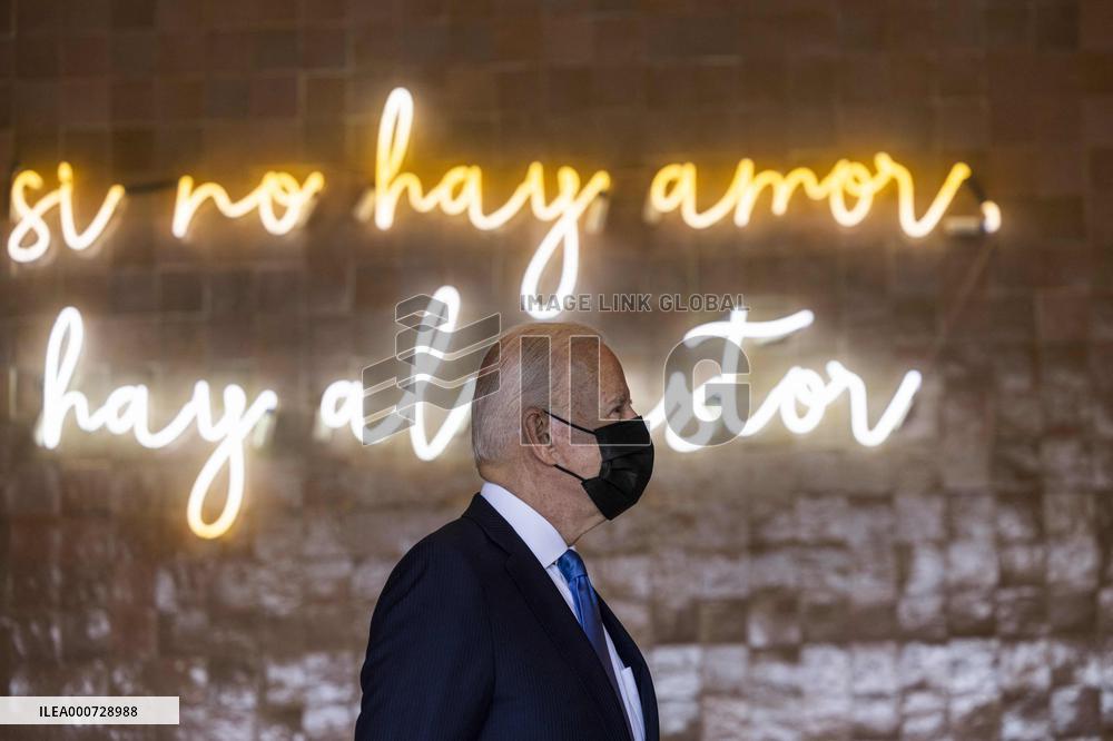 Biden visits restaurant in Washington, DC