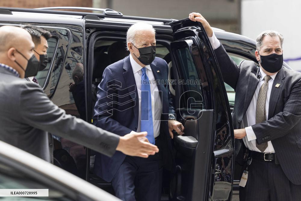 Biden visits restaurant in Washington, DC