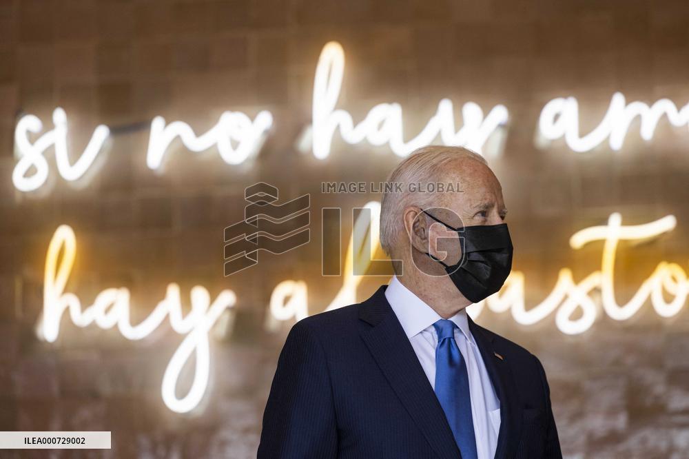 Biden visits restaurant in Washington, DC