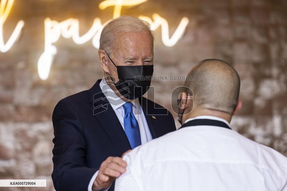 Biden visits restaurant in Washington, DC