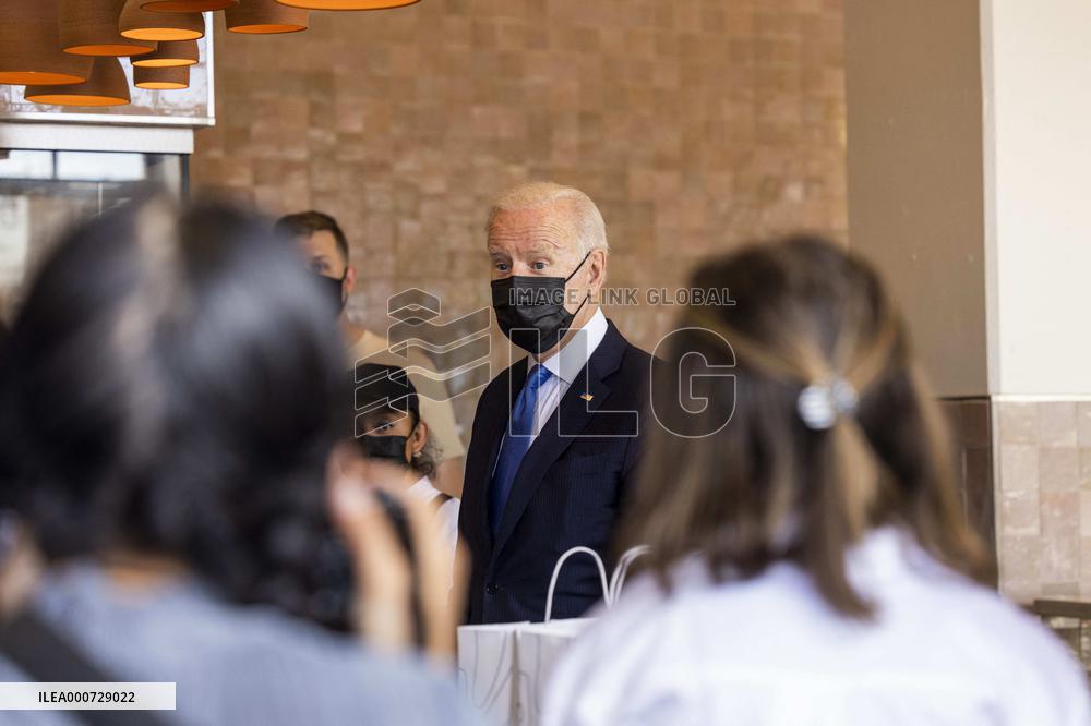 Biden visits restaurant in Washington, DC