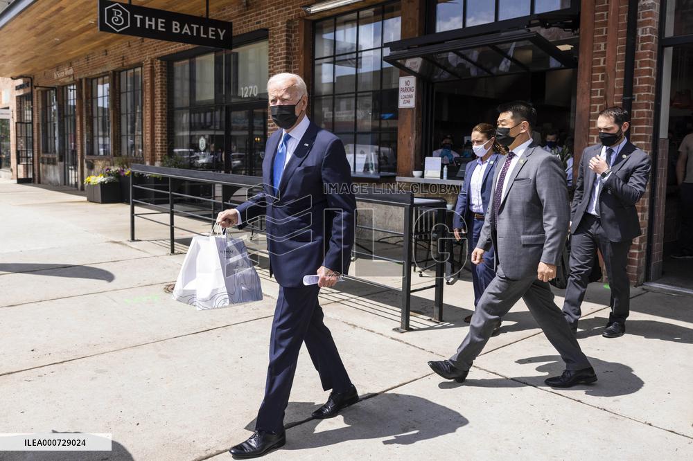 Biden visits restaurant in Washington, DC
