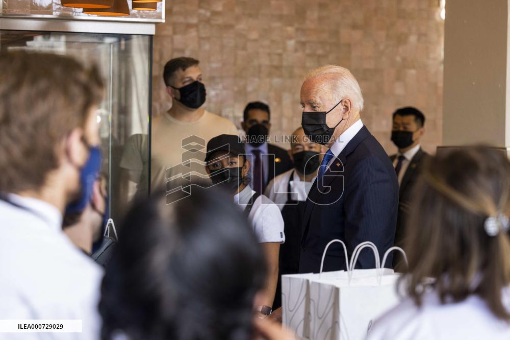 Biden visits restaurant in Washington, DC