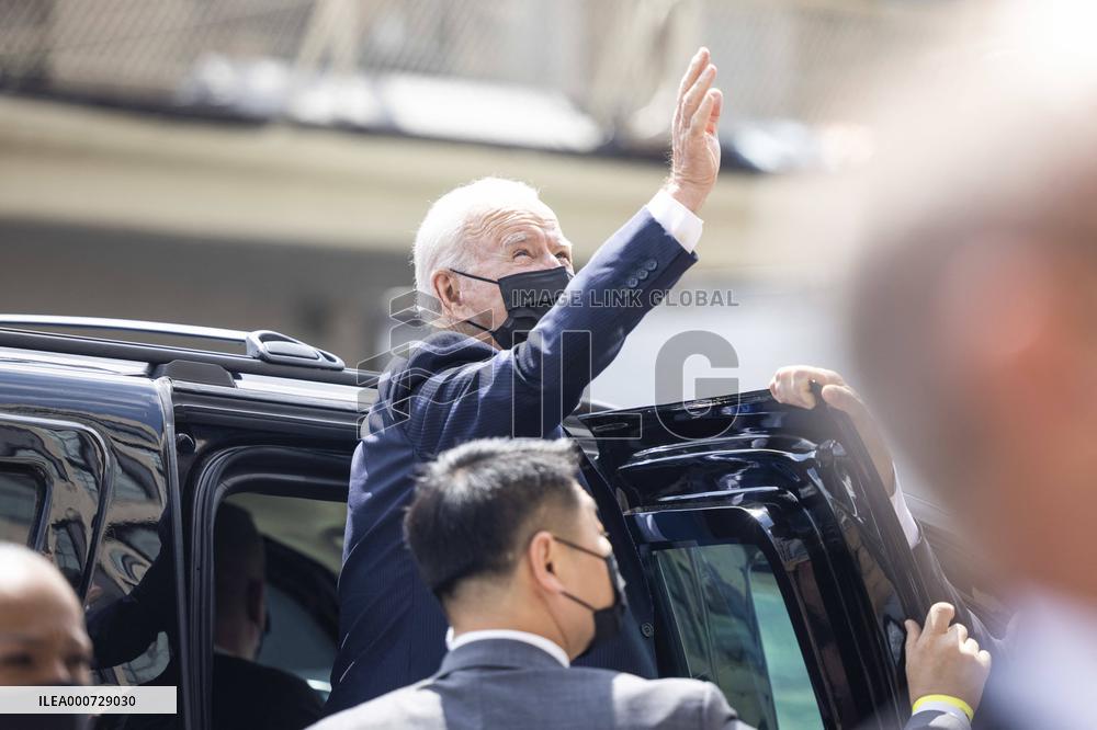 Biden visits restaurant in Washington, DC