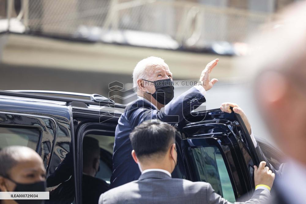 Biden visits restaurant in Washington, DC