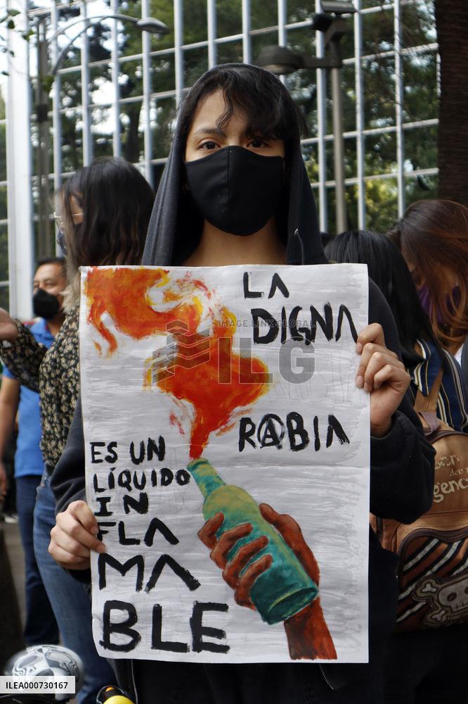 Colombians Protest Against Tax Reform in Their Country - Mexico City